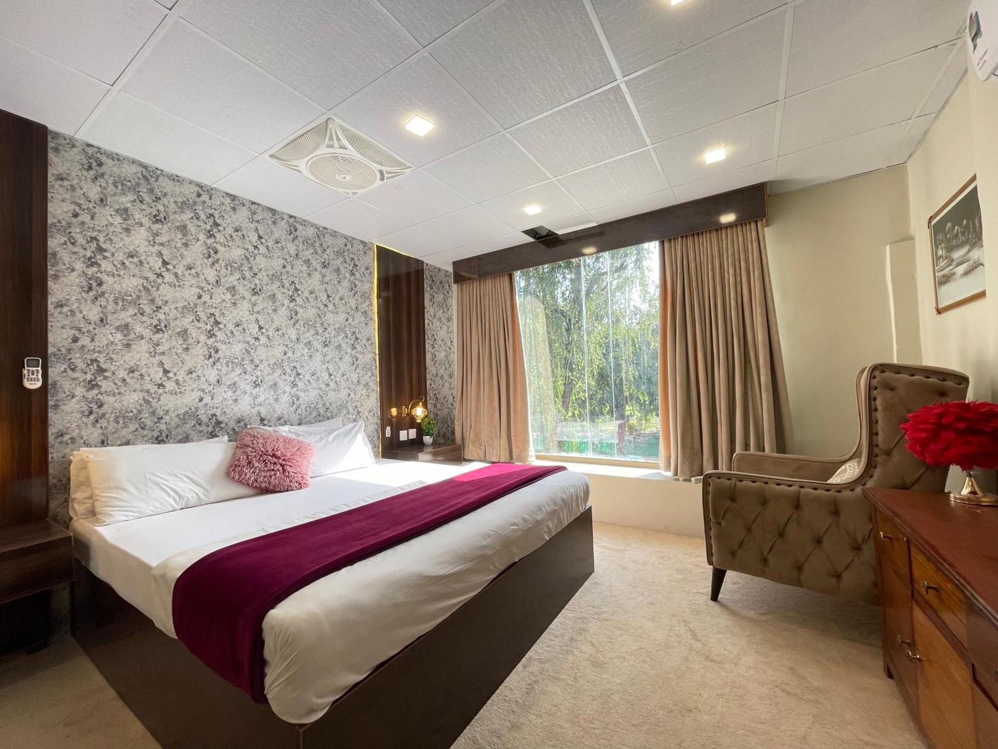The Life Style Lodges Opp Centaurus Mall Islamabad Eksteriør billede