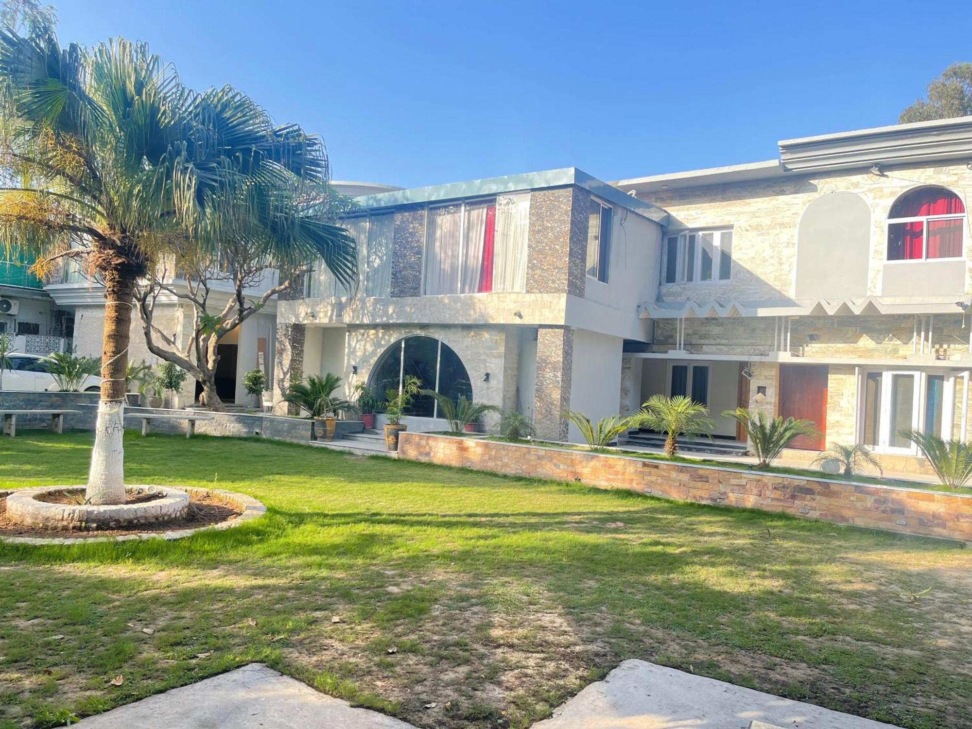 The Life Style Lodges Opp Centaurus Mall Islamabad Eksteriør billede