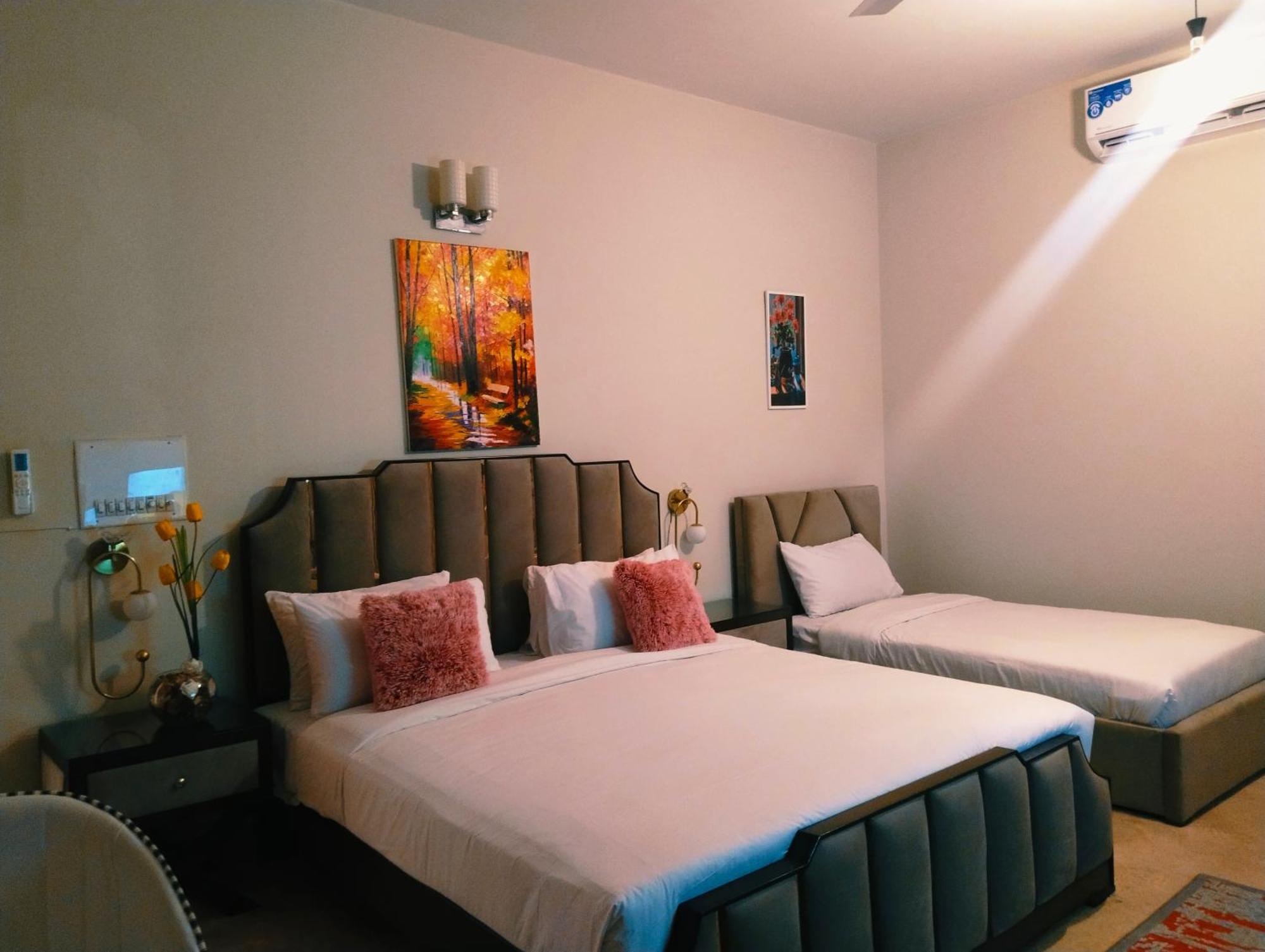 The Life Style Lodges Opp Centaurus Mall Islamabad Værelse billede