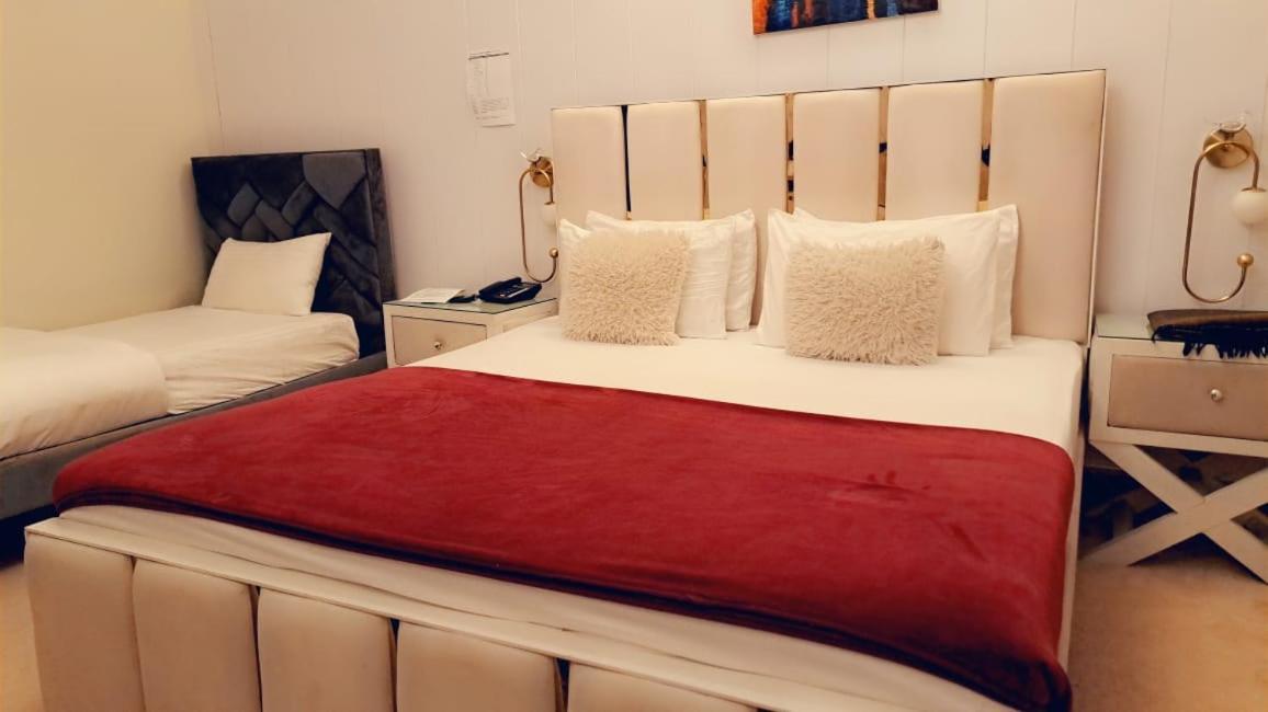 The Life Style Lodges Opp Centaurus Mall Islamabad Eksteriør billede